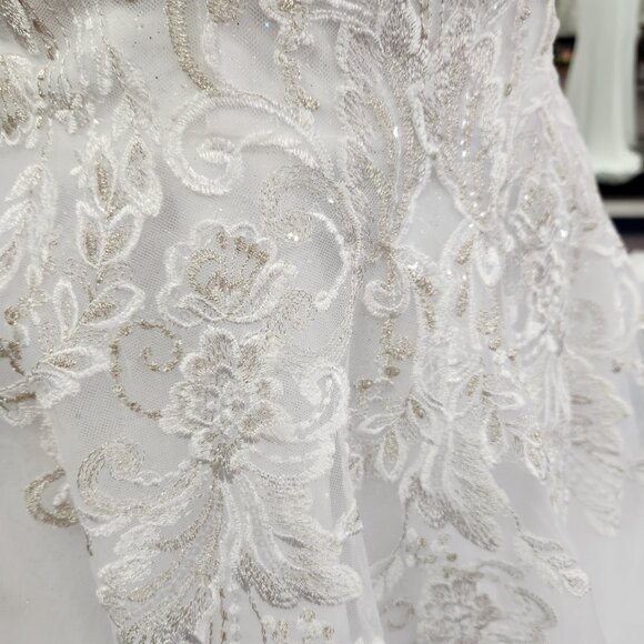 Regina Bianca RB1512 Size 8 White Lace/Tulle Ballgown Bridal/Wedding Dress - Picture 5 of 10